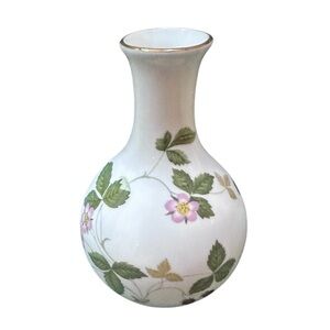Wedgwood ‘Wild Strawberry’ Bud Vase Small